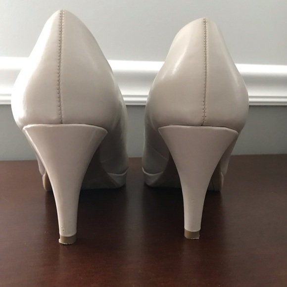 Grayish/nude pumps - Picture 2 of 3
